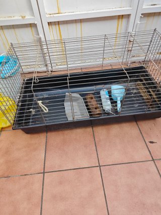 Jaula grande para conejos con accesorios
