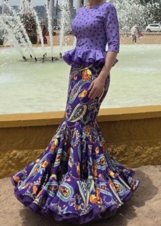 Vestido de flamenca morado y multicolor