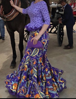 Vestido de flamenca morado y multicolor