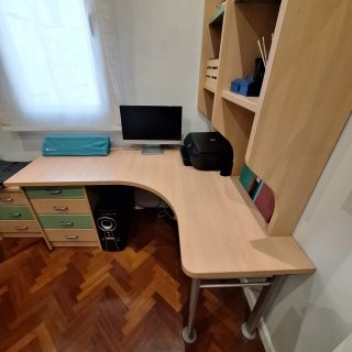 Escritorio con cajonera