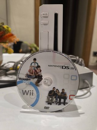 Consola Wii + 2 Mandos + Volante + 10 Juegos