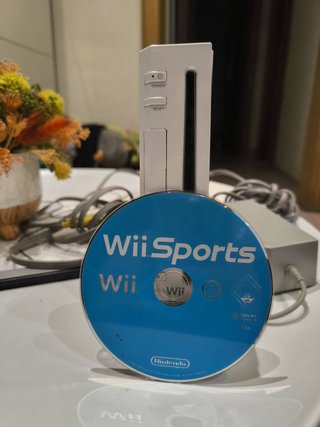 Consola Wii + 2 Mandos + Volante + 10 Juegos