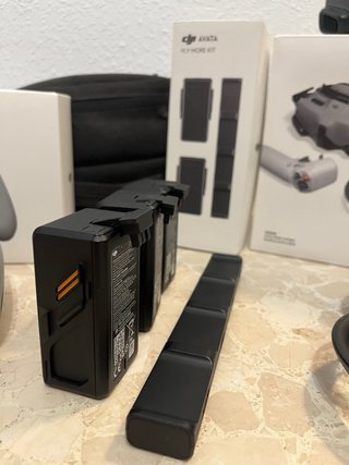 DJI Avata FPV Drone + Goggles + Mando + Baterias