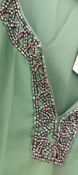 Vestido verde con pedrería