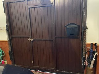 Puerta de garaje con postigo 245x240