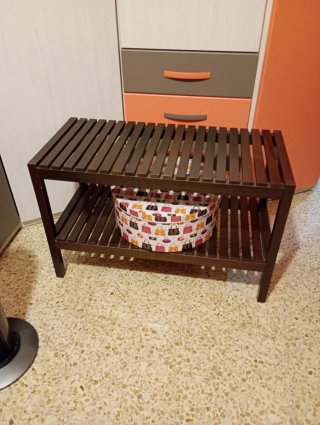 Banco de madera con estante