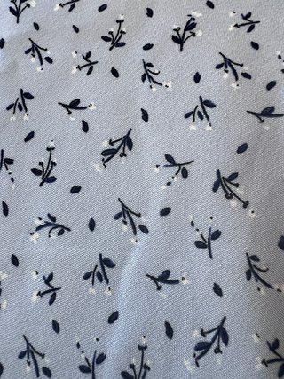 Falda Mini Floral H&M Talla 36 Azul Lavanda