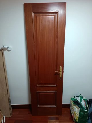 Puerta madera maciza