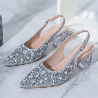 Zapatos de fiesta plateados con pedrería