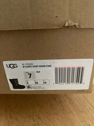 Botas UGG Negras con Estrellas Plateadas