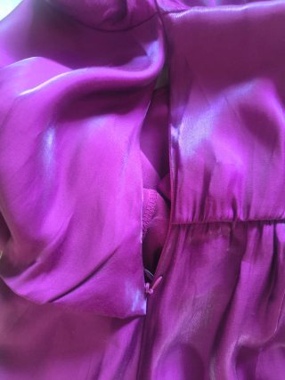 Blusa Morada Elegante con Hebilla de Elli White.