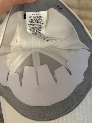 Gorra Under Armour Hombre Blanca Logo Dorado