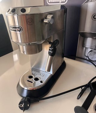 Cafetera Delonghi Dedica Style Plateada