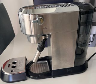 Cafetera Delonghi Dedica Style Plateada