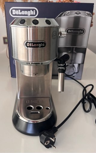 Cafetera Delonghi Dedica Style Plateada