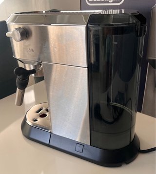 Cafetera Delonghi Dedica Style Plateada