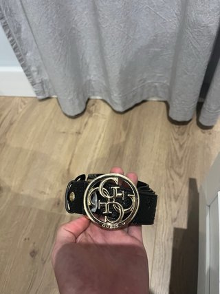 Cinturón Guess Negro con Hebilla Dorada