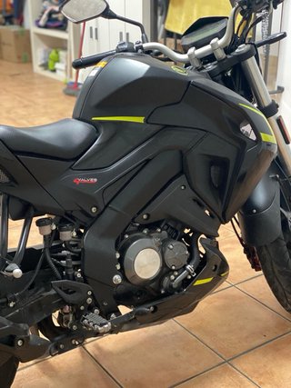 Moto 125cc Negra y Amarilla