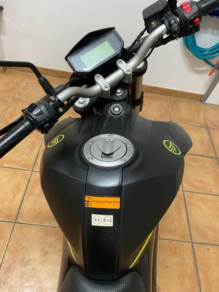Moto 125cc Negra y Amarilla
