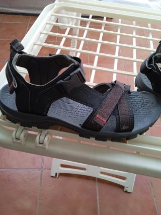 Sandalias deportivas negras y grises para hombre