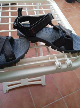 Sandalias deportivas negras y grises para hombre