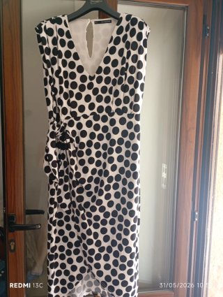 Vestido de lunares blanco y negro