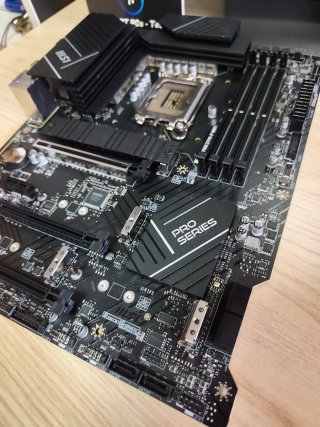 Placa Base MSI PRO Z790-P WIFI SEMINUEVA