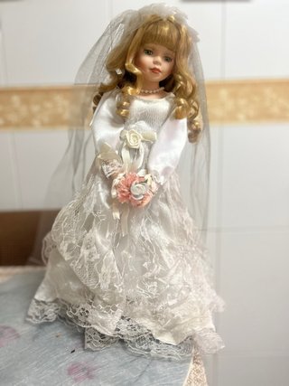 Muñeca de porcelana novia velo