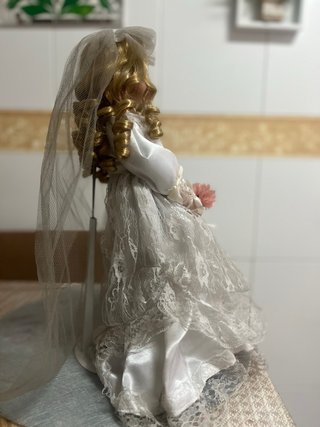 Muñeca de porcelana novia velo