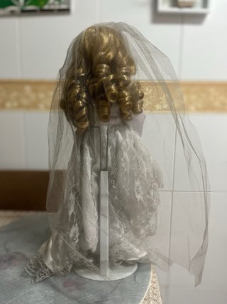 Muñeca de porcelana novia velo