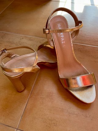 Sandalias Marypaz Doradas. 15 cm y plataforma