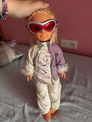 Muñeca Nancy esquí nieve gafas rojas