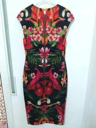 Vestido fiesta estampado floral y tucanes