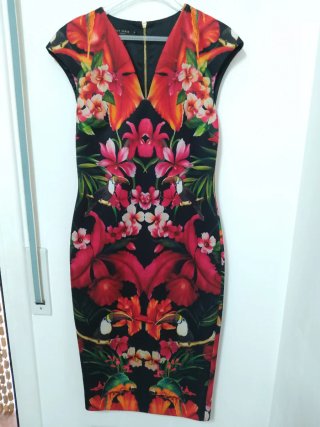 Vestido fiesta estampado floral y tucanes