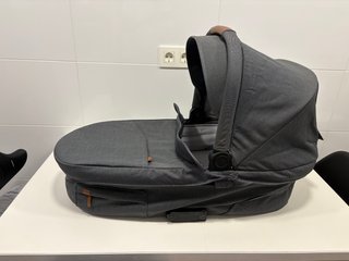 Capazo Mutsi Nio con protector de lluvia