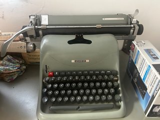 Máquina de escribir Olivetti Lexicon 80