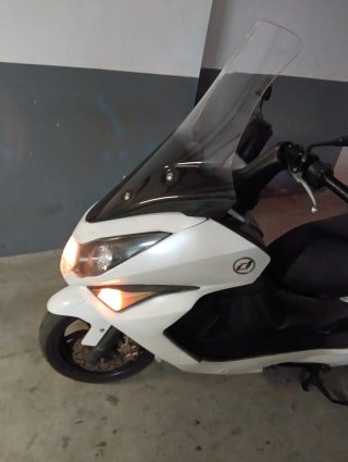 Scooter Daelim S3 Blanco y negro itv asta 2027