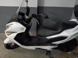 Scooter Daelim S3 Blanco y negro itv asta 2027