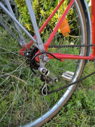 Bicicleta BH de paseo roja. Restaurada. Preciosa.