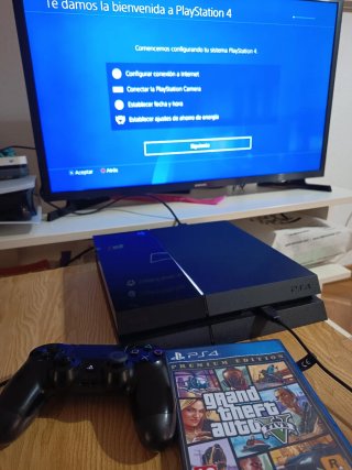 PS4 (PlayStation 4) Negra + GTA V Premium