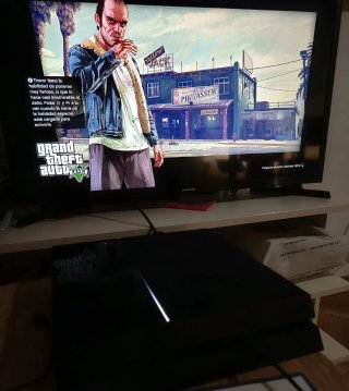PS4 (PlayStation 4) Negra + GTA V Premium