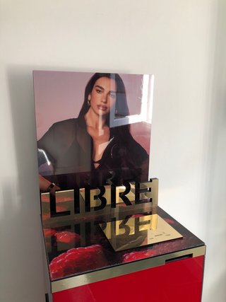 Estante YSL Libre Rojo y Dorado