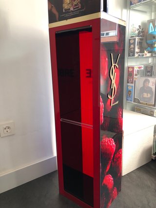 Estante YSL Libre Rojo y Dorado
