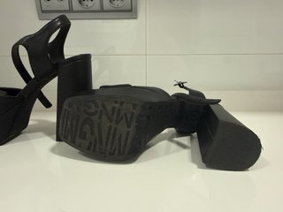 Sandalias plataforma negra Mango
