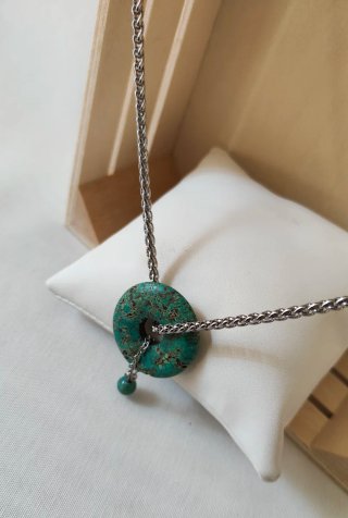 Collana con ciondolo pietra turchese