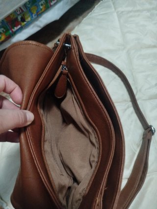 Bolso marrón de piel sintética