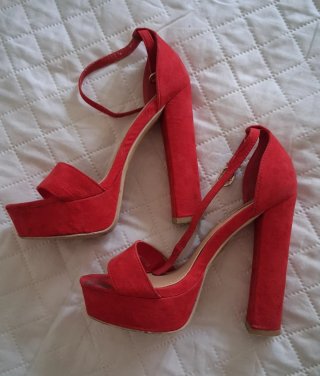 Sandalias de tacón rojas