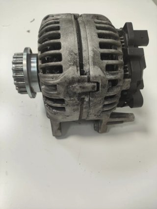 Alternador VW Transporter T5 2.5 tdi de 2007.