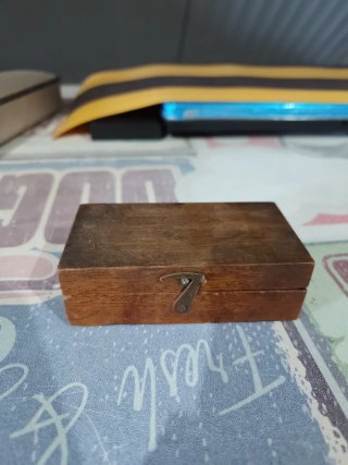 Caja de pesos antiguos de balanza taco