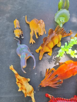 Lote de dinosaurios de juguete